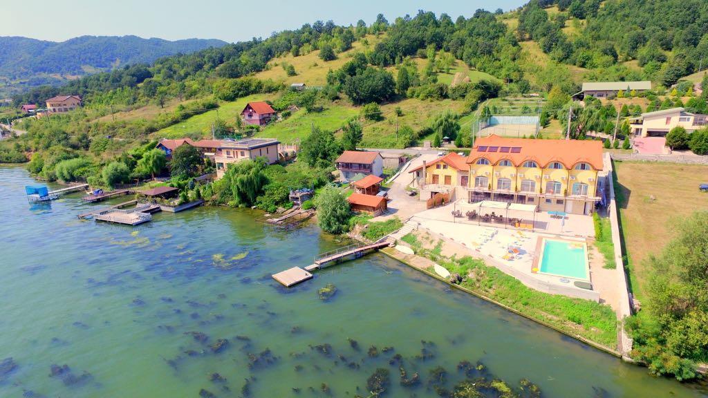 Mai Danube Ξενοδοχείο Ieşelniţa Εξωτερικό φωτογραφία