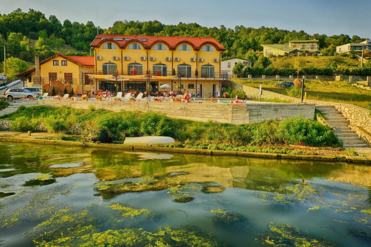 Mai Danube Ξενοδοχείο Ieşelniţa Εξωτερικό φωτογραφία